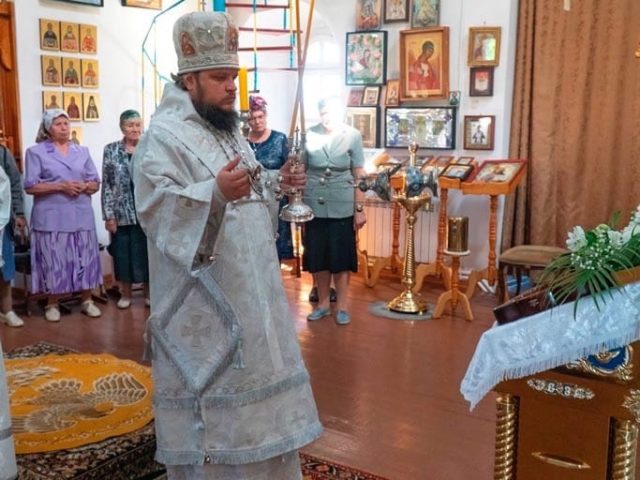 Епископ Борисоглебский и Бутурлиновский Сергий совершил Божественную литургию в храме в честь Введения во храм Пресвятой Богородицы