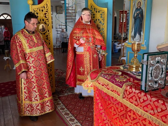 Праздничная божественная литургия в День Пасхи