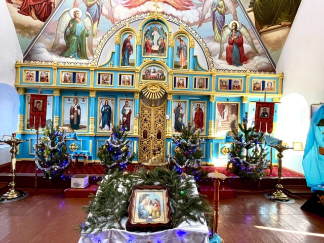 Подготовка храма к Рождеству Христову